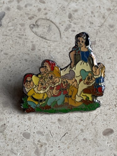 Pin blanche neige les - et,