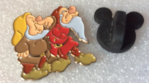 Pin disney blanche neige et - pin's,